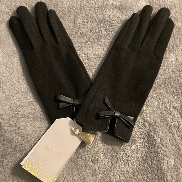2 chic Accessories - Gloves 2 Chic nwt